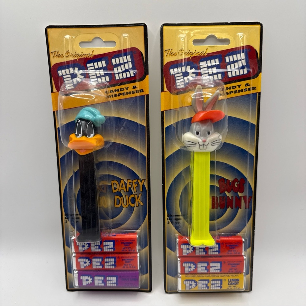 VTG Bugs with Hat & Sleepy Daffy Duck PEZ dispensers new on cards- Looney Tunes